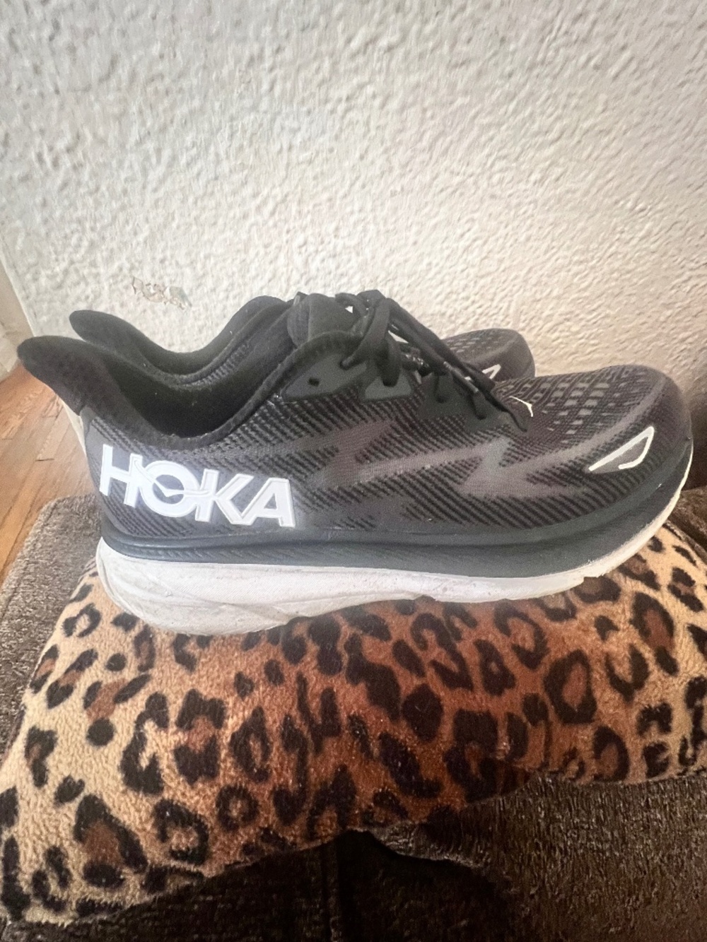 HOKA CLIFTON 9 , size 11.5, black